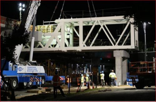 ● ハワイの鉄道・ワイパフのドン・キホーテ付近の駅に歩行者橋を設置