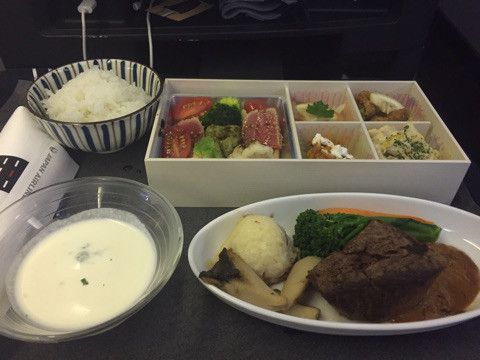 女子ハワイ・JALビジネスクラス JAL SKY SUITE Ⅱ～これに乗りたいが為に早めに出る成田経由にしたほど