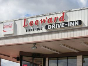 ハワイグルメの宝庫・ワイパフのリーワードドライブイン（Leeward Drive-in)～ローカルが多いと写真撮るのも躊躇しちゃいます