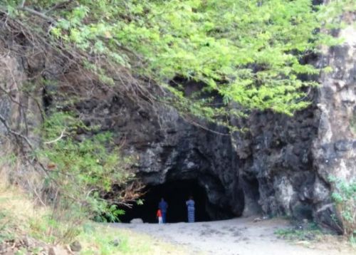 オアフ島の西にあるKANEANA CAVE（カネアナ洞窟）～足を踏み入れるのが躊躇われる様な重い空気が漂っていました