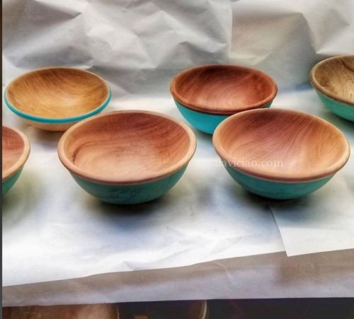 色がとても綺麗なメイドインハワイのウッドボウル（Wood Bowl)