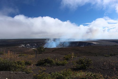 ハワイ火山国立公園「噴気孔に物を投げ込まないで」